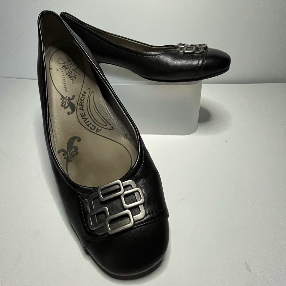Life Stride Black Active Arch Black Flat size 8.5